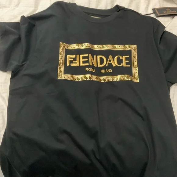 Fendi Fendace Logo Womens T-shirt
Black/Gold - Picture 14 of 14